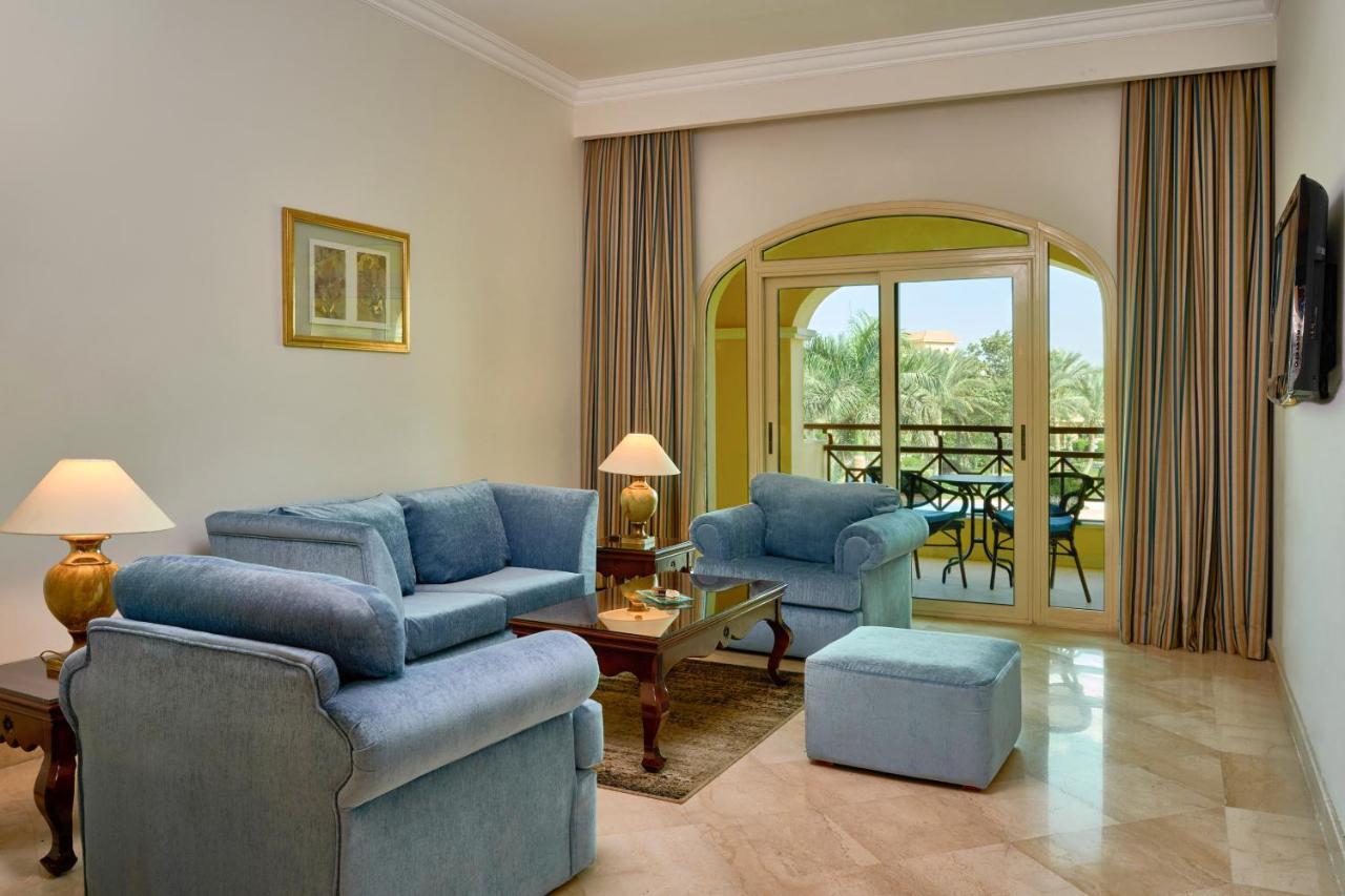 Moevenpick Hotel Cairo - Media City Giza Luaran gambar Living room