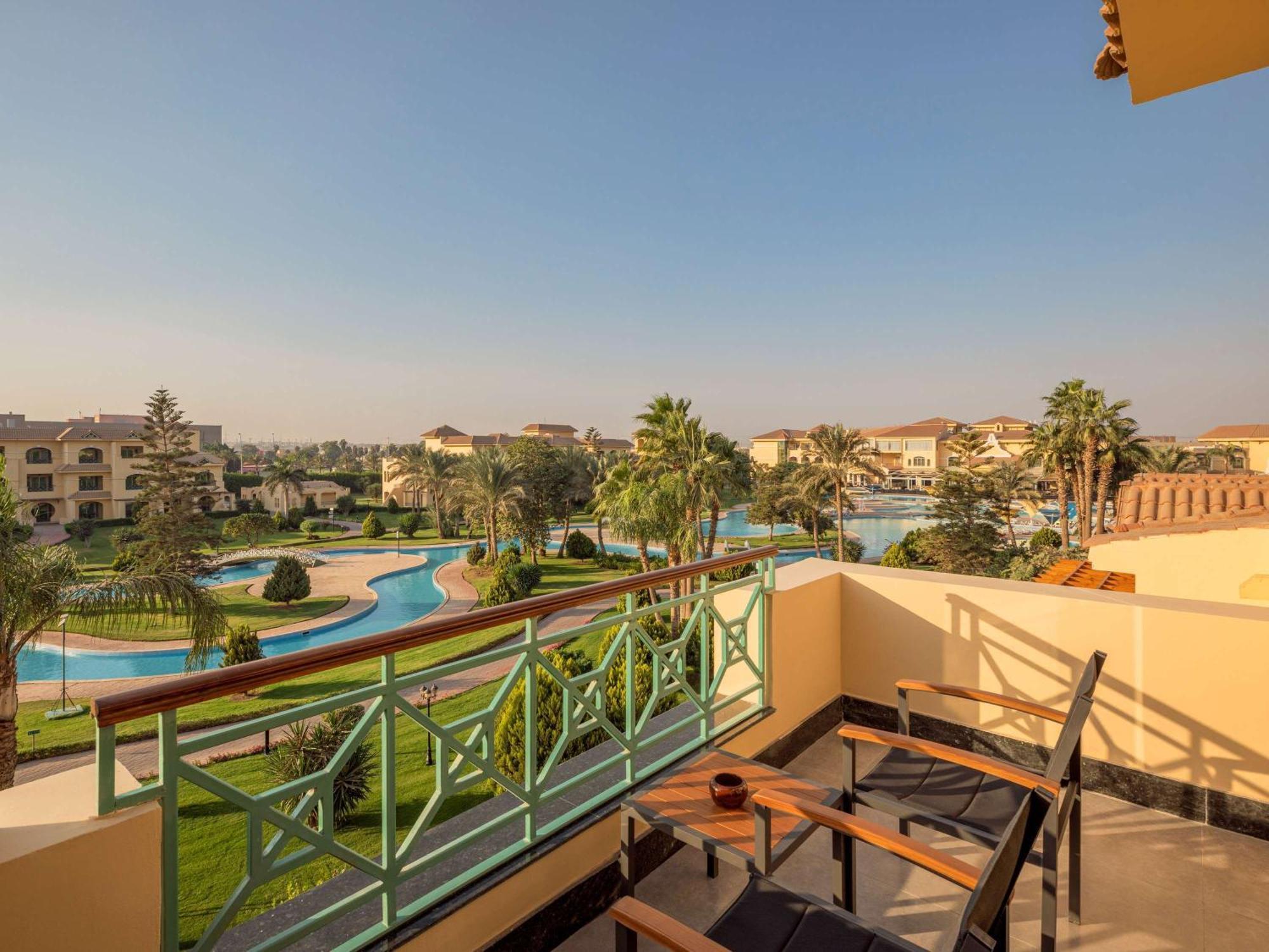 Moevenpick Hotel Cairo - Media City Giza Luaran gambar View of the resort