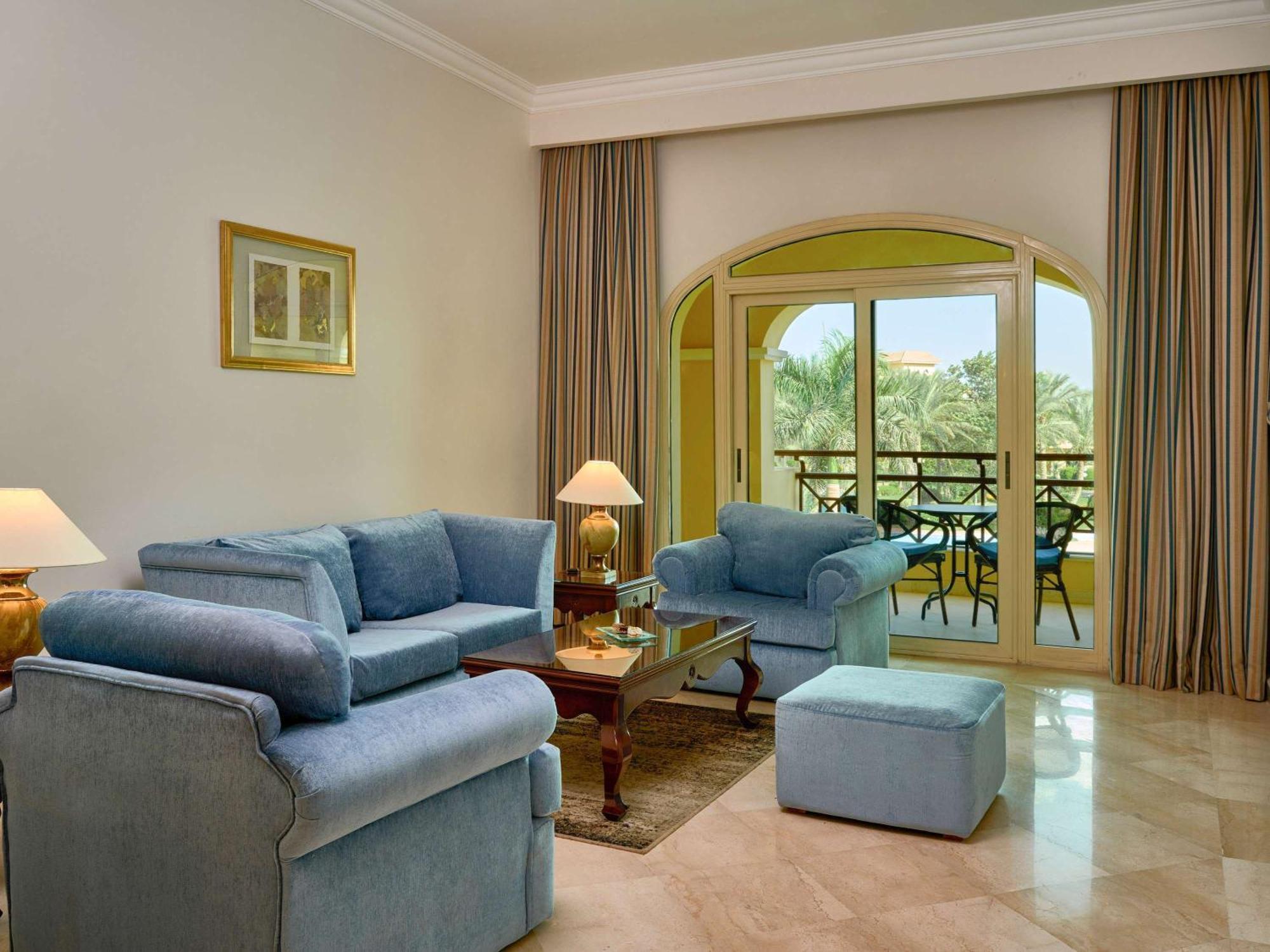 Moevenpick Hotel Cairo - Media City Giza Luaran gambar Living room