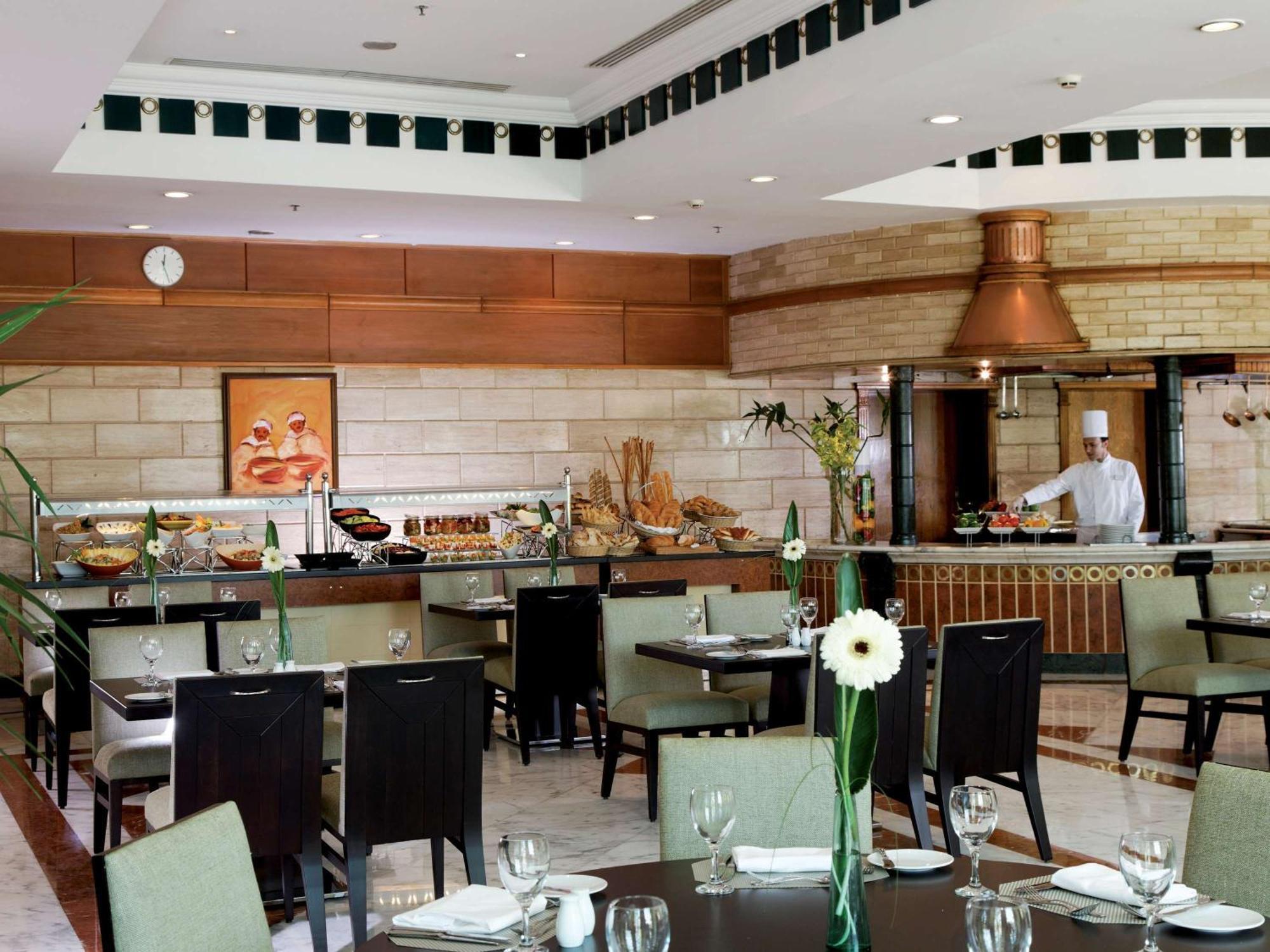 Moevenpick Hotel Cairo - Media City Giza Luaran gambar The restaurant