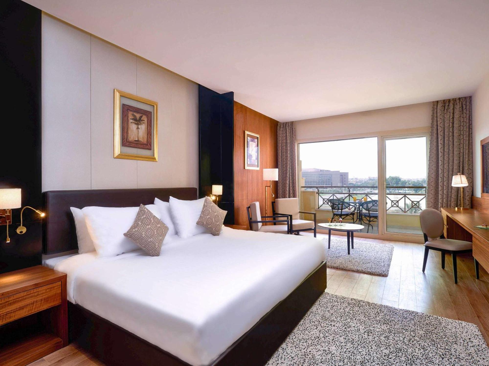 Moevenpick Hotel Cairo - Media City Giza Luaran gambar A room at the hotel